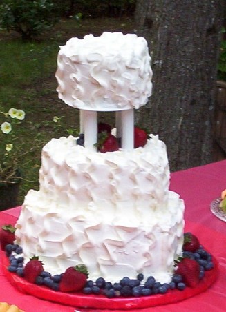  whipped  cream icing  for wedding  cakes 