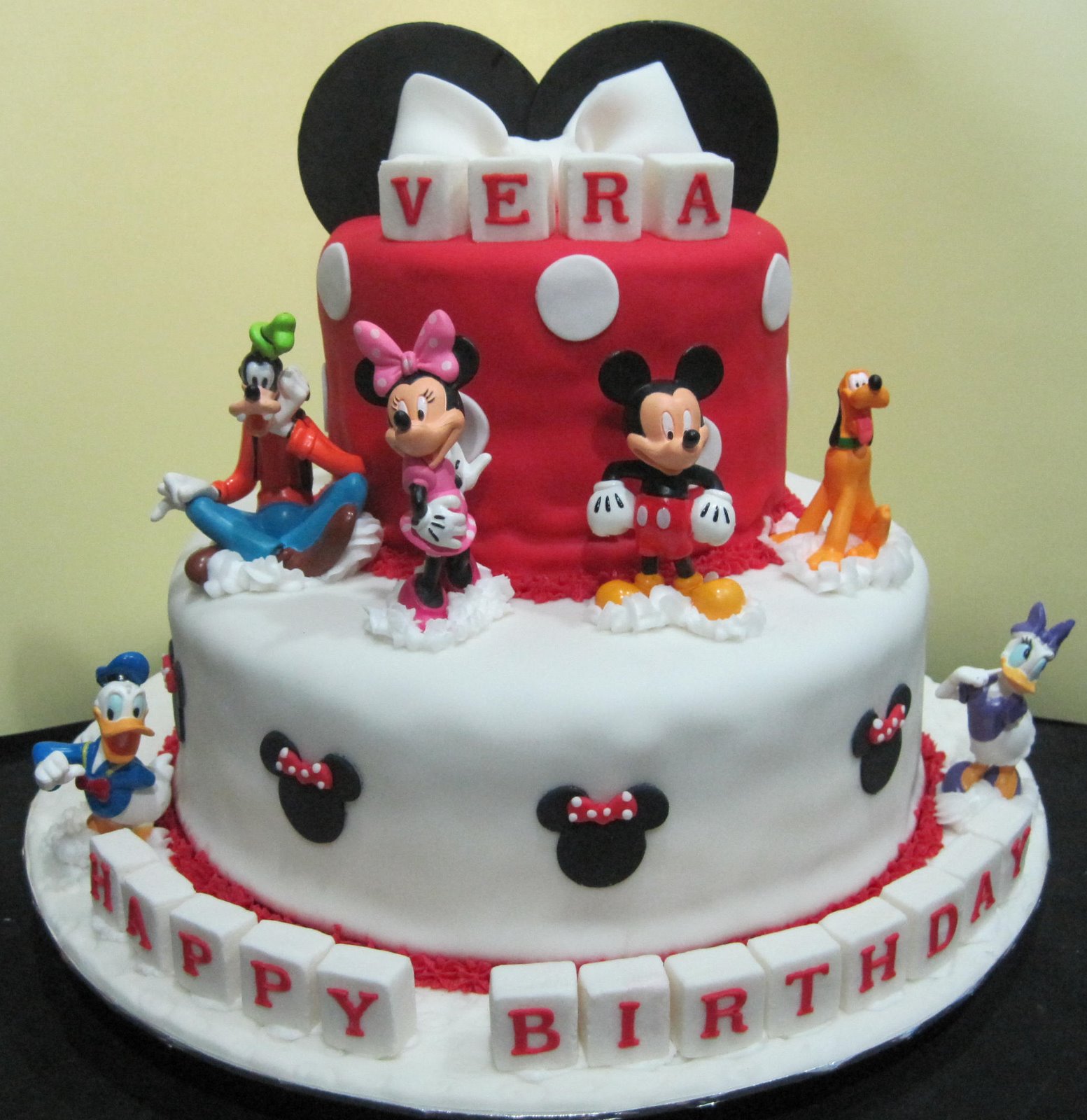 Minnie Mouse Fondant Cake