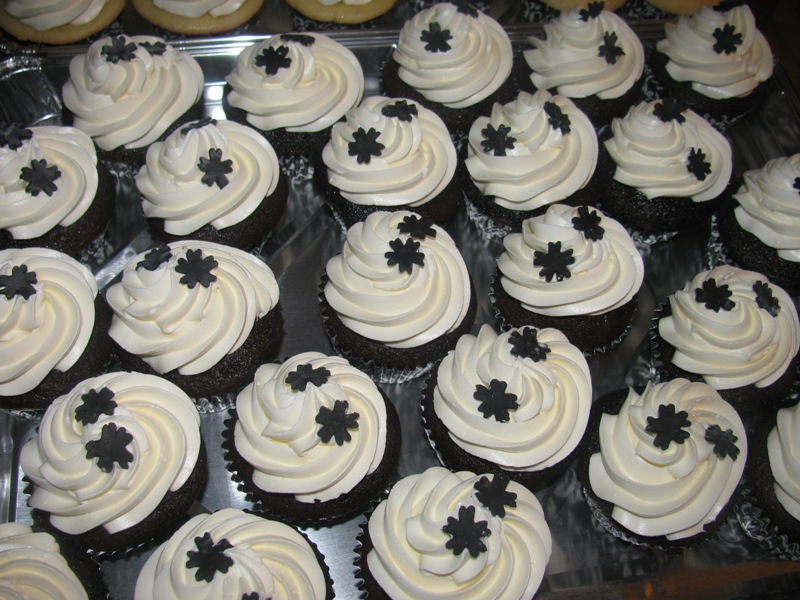 Black and White Wedding Cupcakes Black and White Wedding Cupcakes