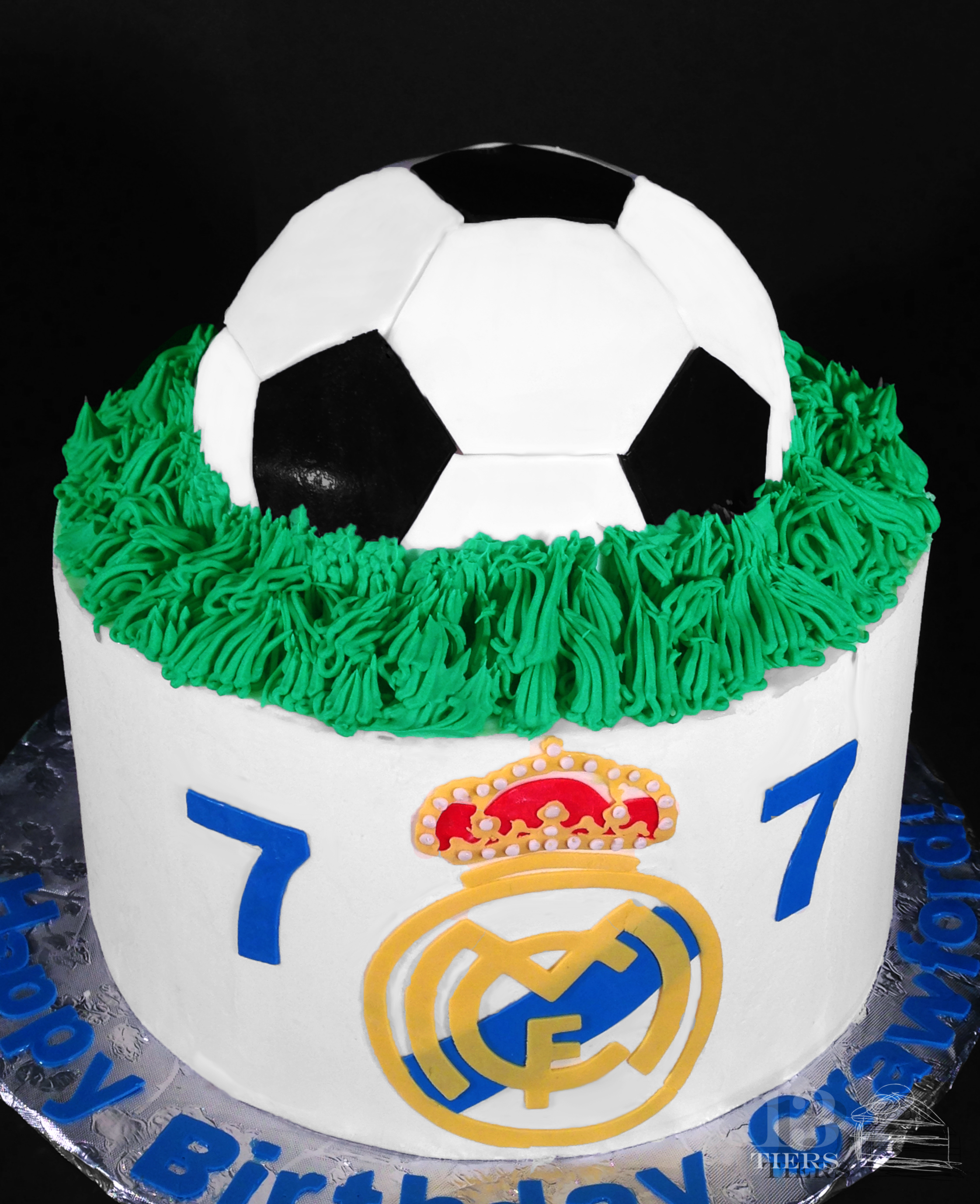 9 Real Madrid Football Cakes Photo Real Madrid Soccer Cake Real Madrid Cake And Soccer Real Madrid Birthday Cake Snackncake