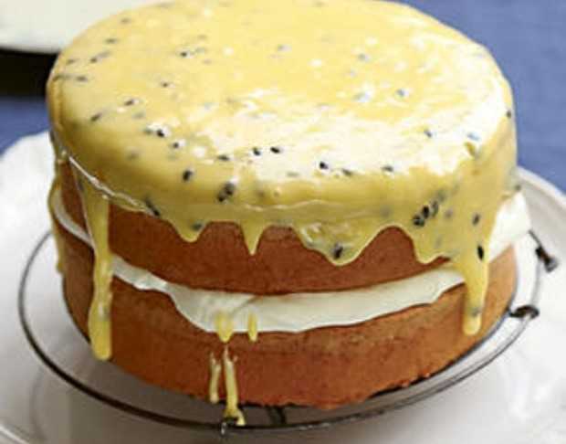 Sponge Cake with Icing Sponge Cake with Icing