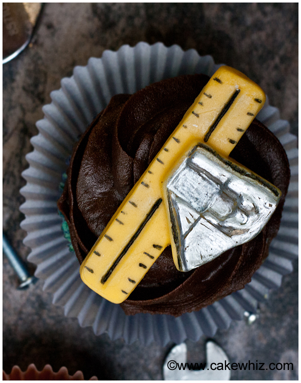 7 handyman tool cupcakes