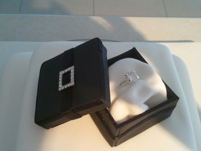 8 Circle Jewelry Box Cakes Fondant Photo How To Make An Engagement How To Make An Engagement Ring Box