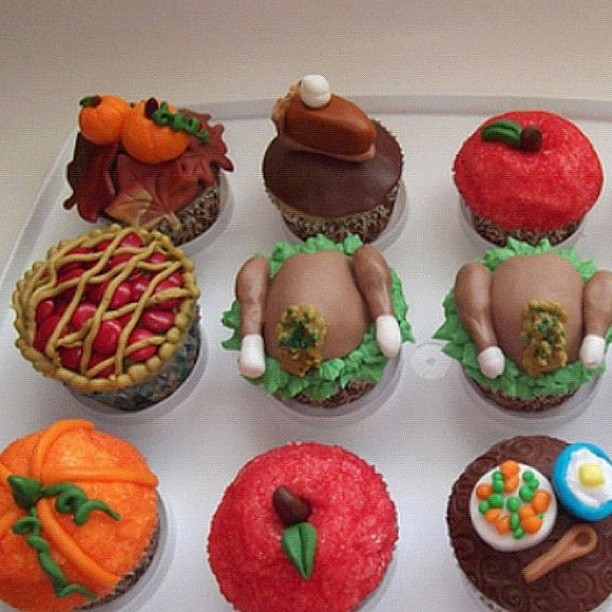 Thanksgiving-themed Cupcakes Thanksgiving-themed Cupcakes