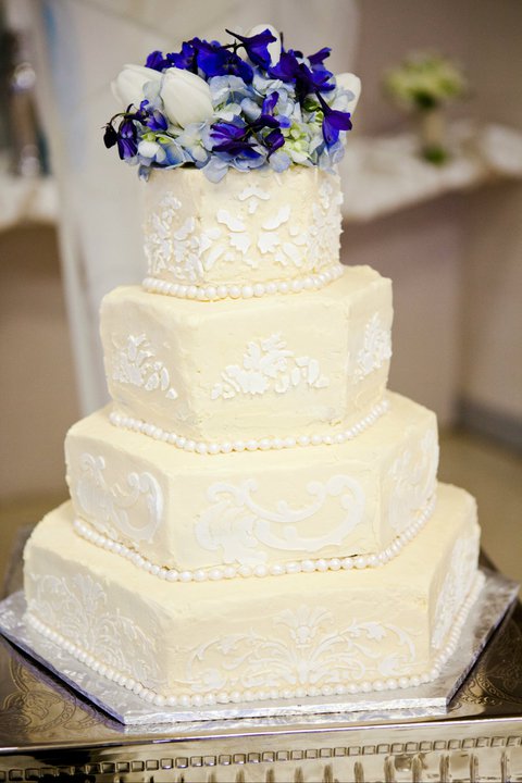 bj bakery custom cakes