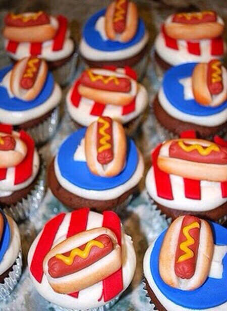July 4th Hot Dog Cupcakes