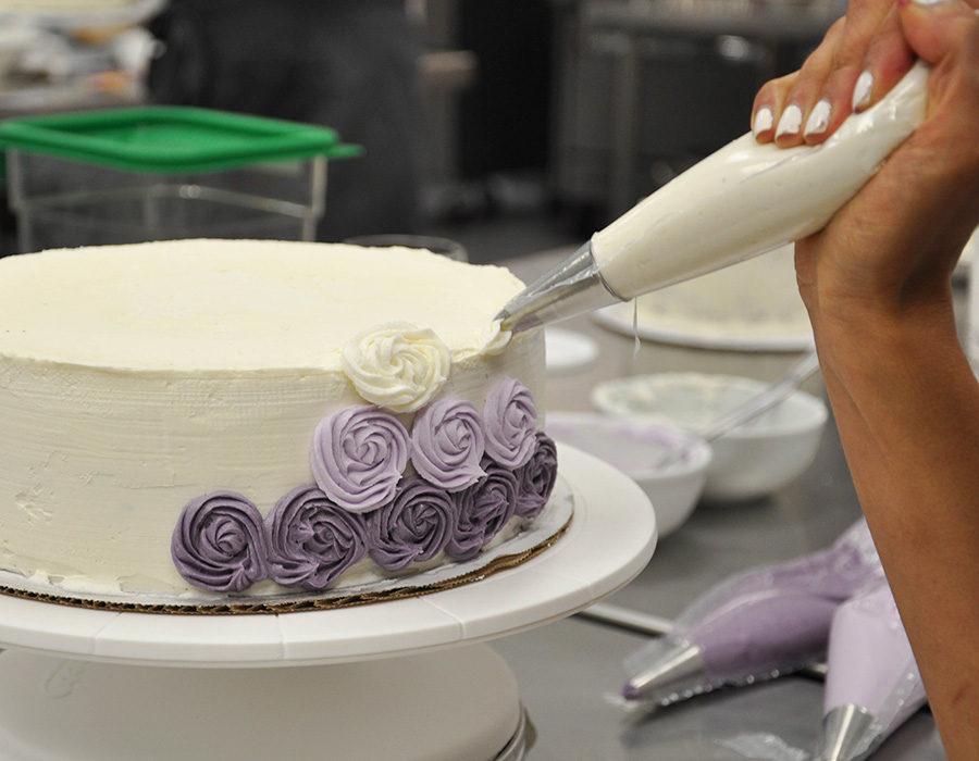 Высшее для кондитера. Декор торта. Украшение торта кремом. Необычное украшение торта. Кондитерские украшения для тортов.