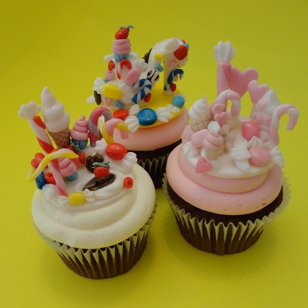 12 Candy Decorated Cupcakes Photo How To Decorate Cupcakes With