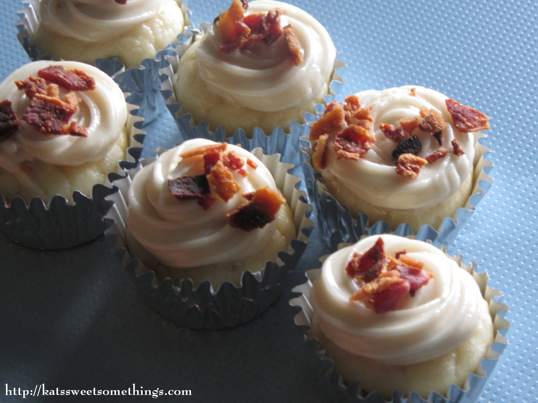 Pancake and Bacon Cupcakes with Maple Frosting Pancake and Bacon Cupcakes with Maple Frosting