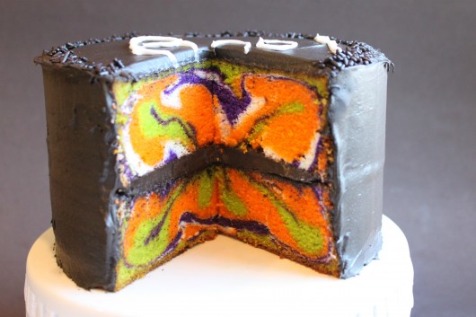 10 photos of colored insides homemade halloween cakes