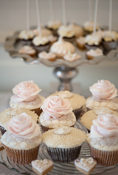 Wedding Cake with Cupcakes Wedding Cake with Cupcakes