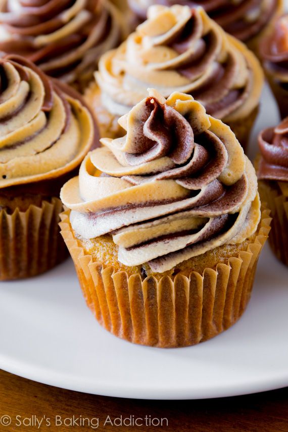 Banana Cupcakes with Chocolate Frosting