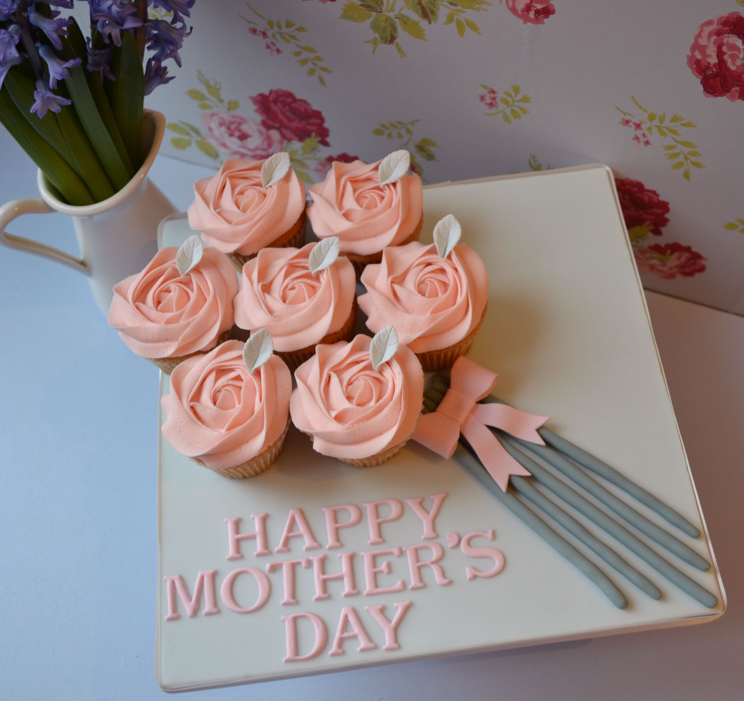 12 Photos of Mother's Day Cakes And Cupcakes