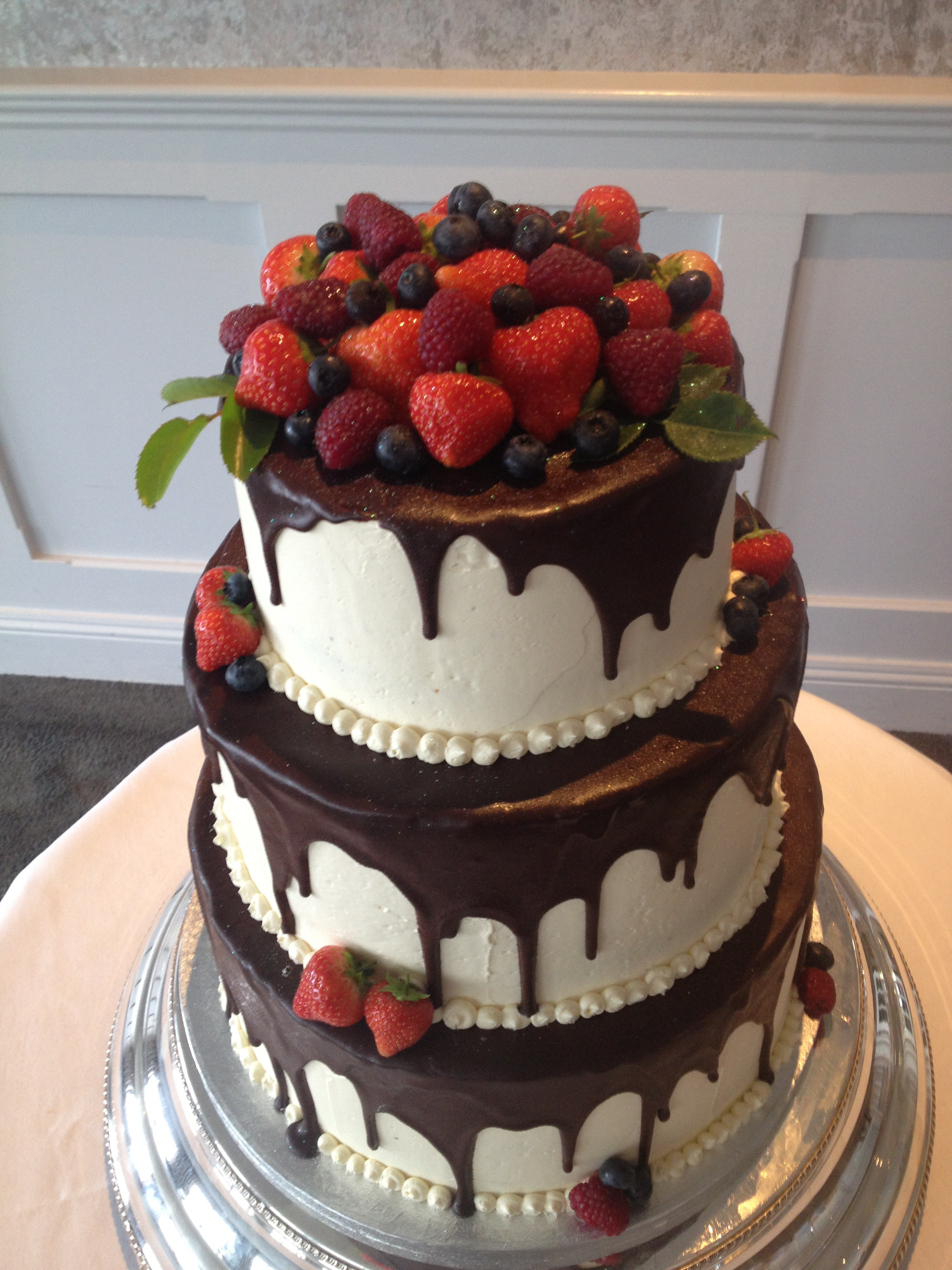 Wedding Cake with Fresh Fruit Wedding Cake with Fresh Fruit
