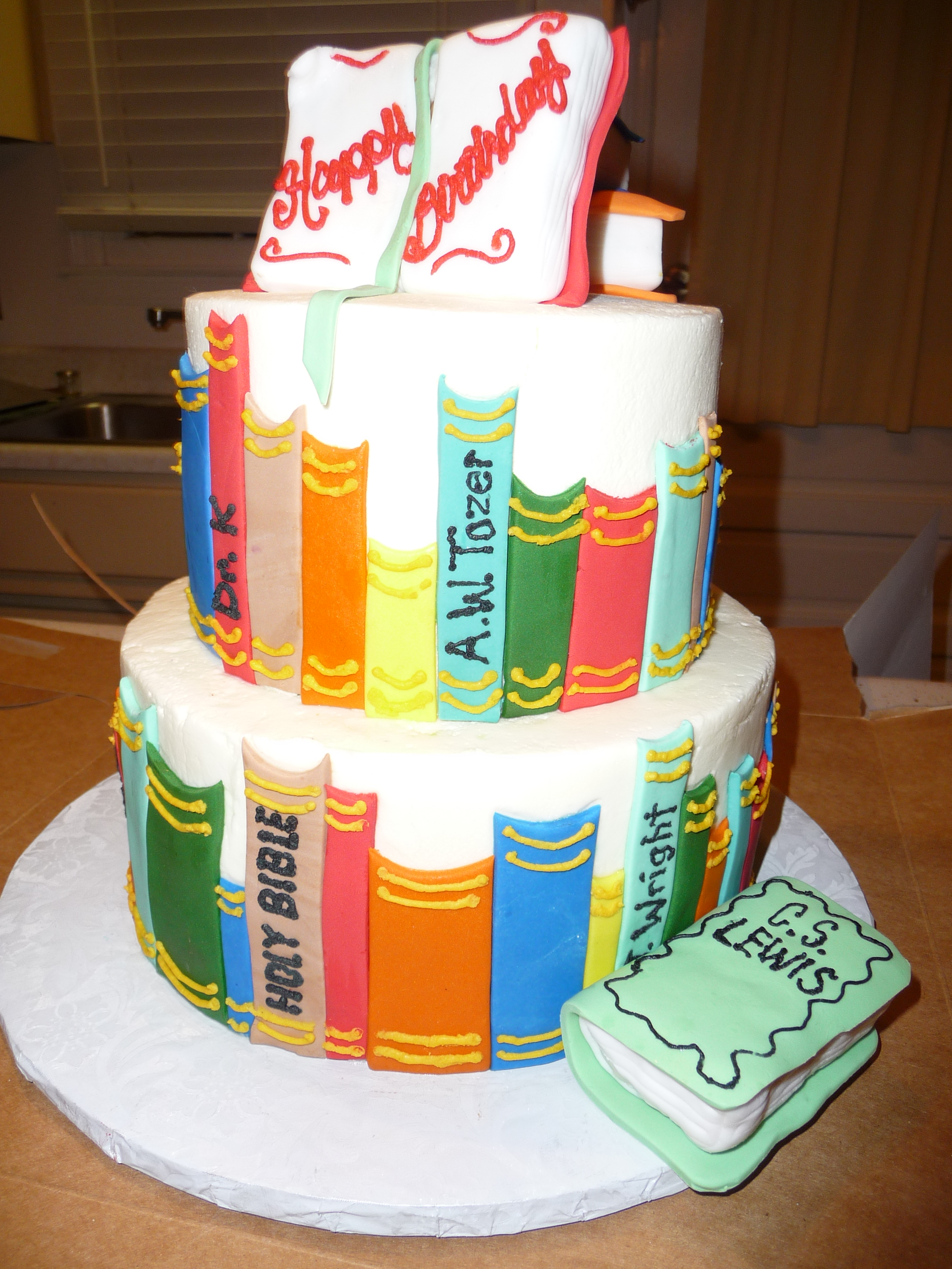 10 Photos of Reading Themed Book Cakes
