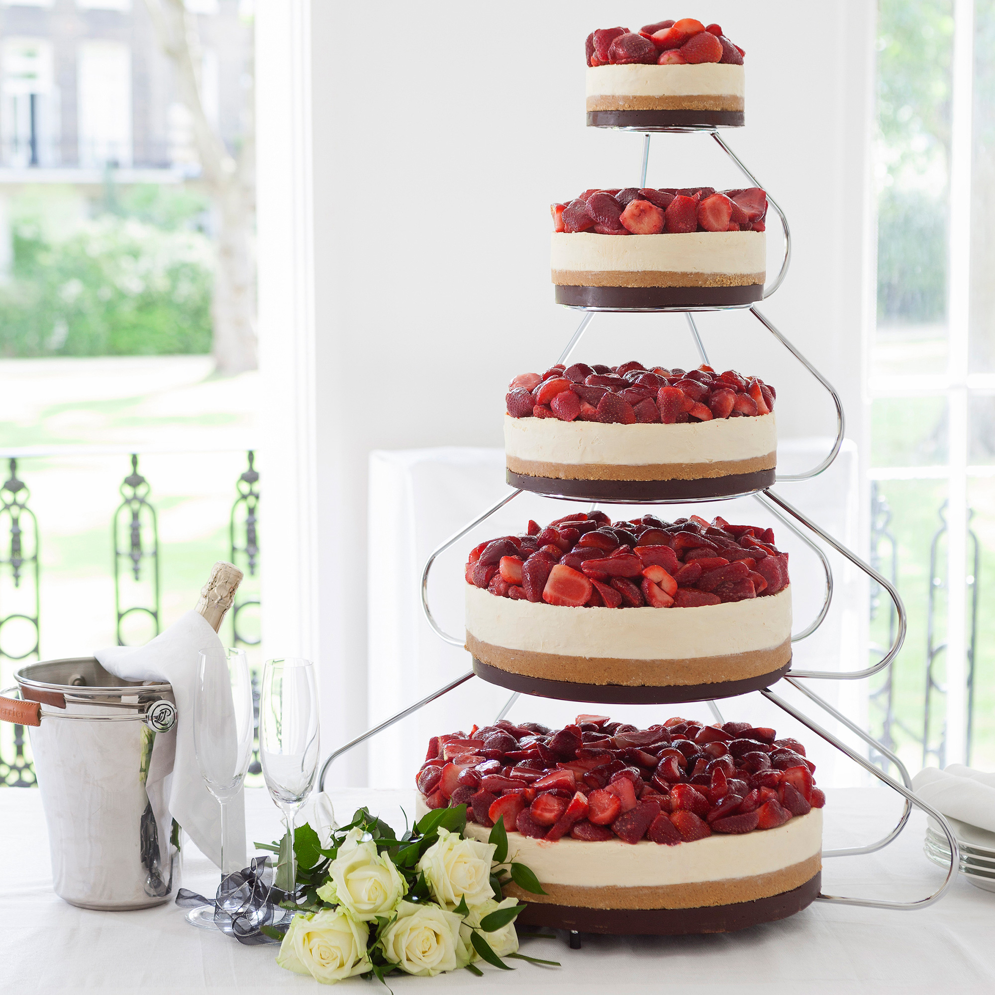 Costco UK - 5 Tier Strawberry & Cream Celebration Cheesecake