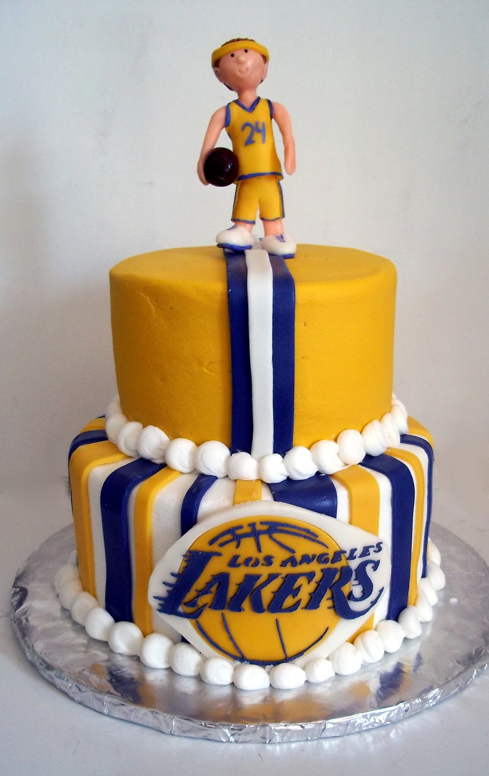 Happy Birthday Lakers Cake.