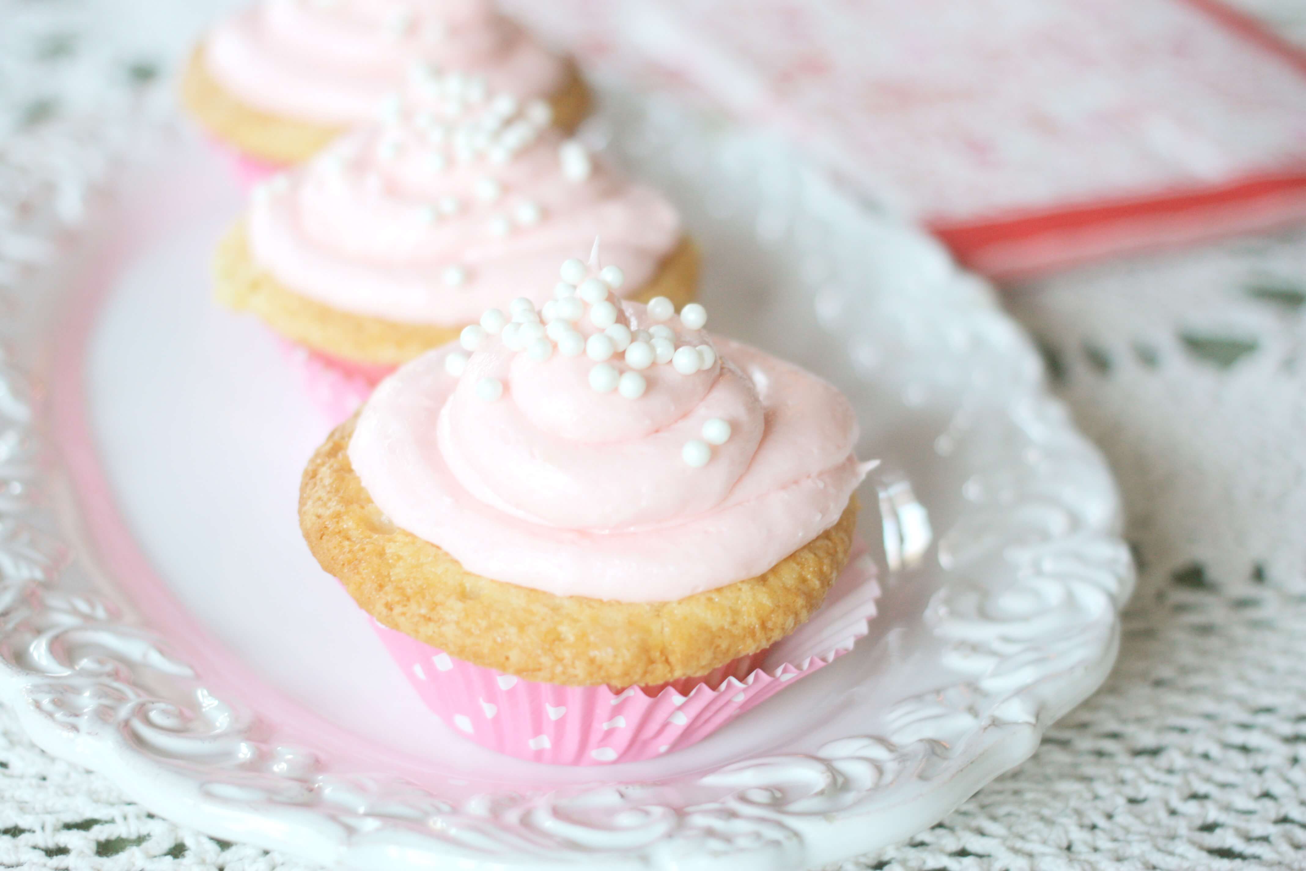 Vanilla Cupcakes with Cream Cheese Frosting