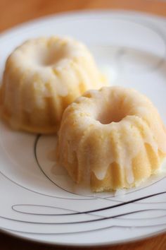 Lemon Mini Bundt Cakes