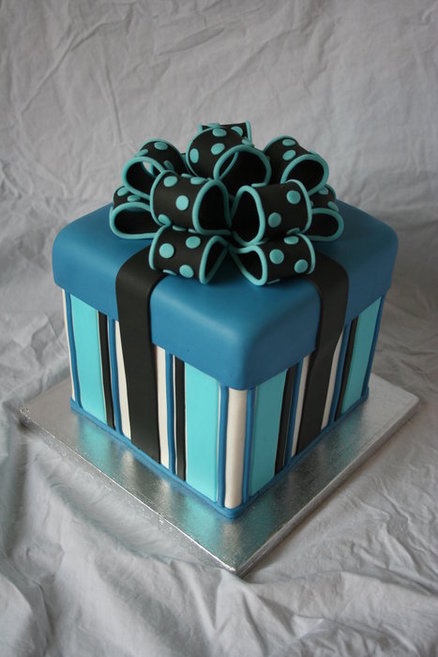 8 fondant cakes birthday