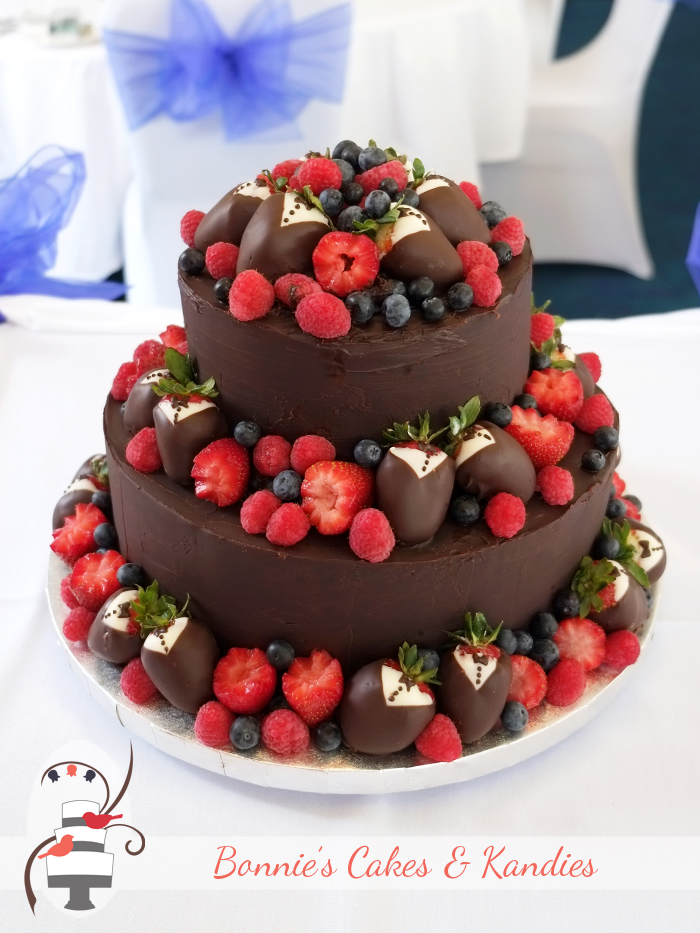 Chocolate Cake with Fresh Fruit Chocolate Cake with Fresh Fruit