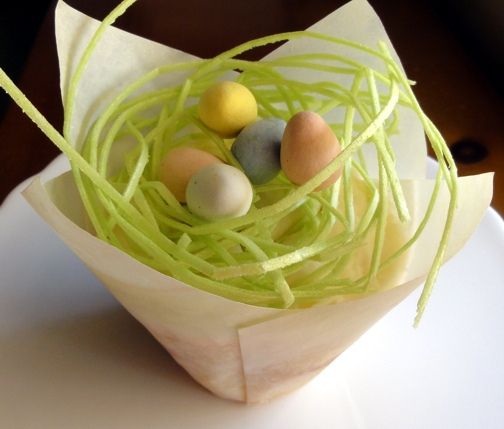Easter Cupcakes with Edible Grass Easter Cupcakes with Edible Grass