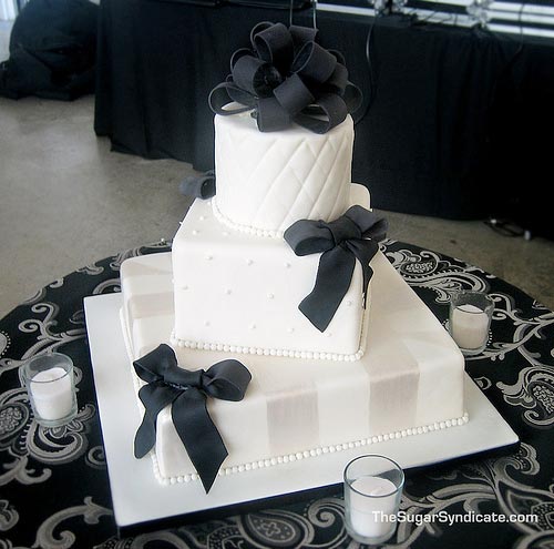 Elegant Black and White Wedding Cake Elegant Black and White Wedding Cake
