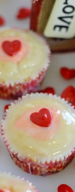 Strawberry Pudding Filled Cup Cakes Strawberry Pudding Filled Cup Cakes