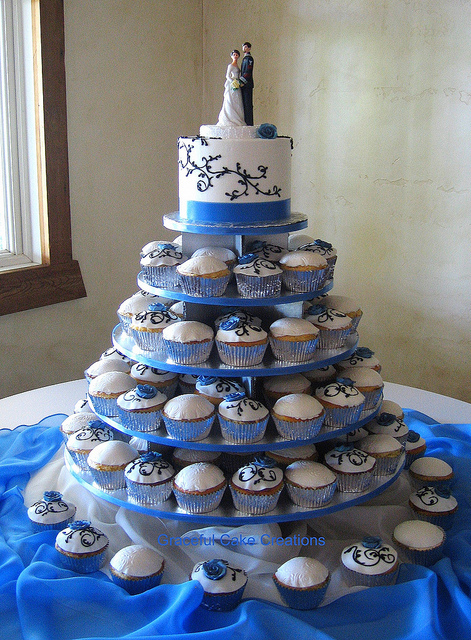 Blue and White Wedding Cake Cupcakes Blue and White Wedding Cake Cupcakes