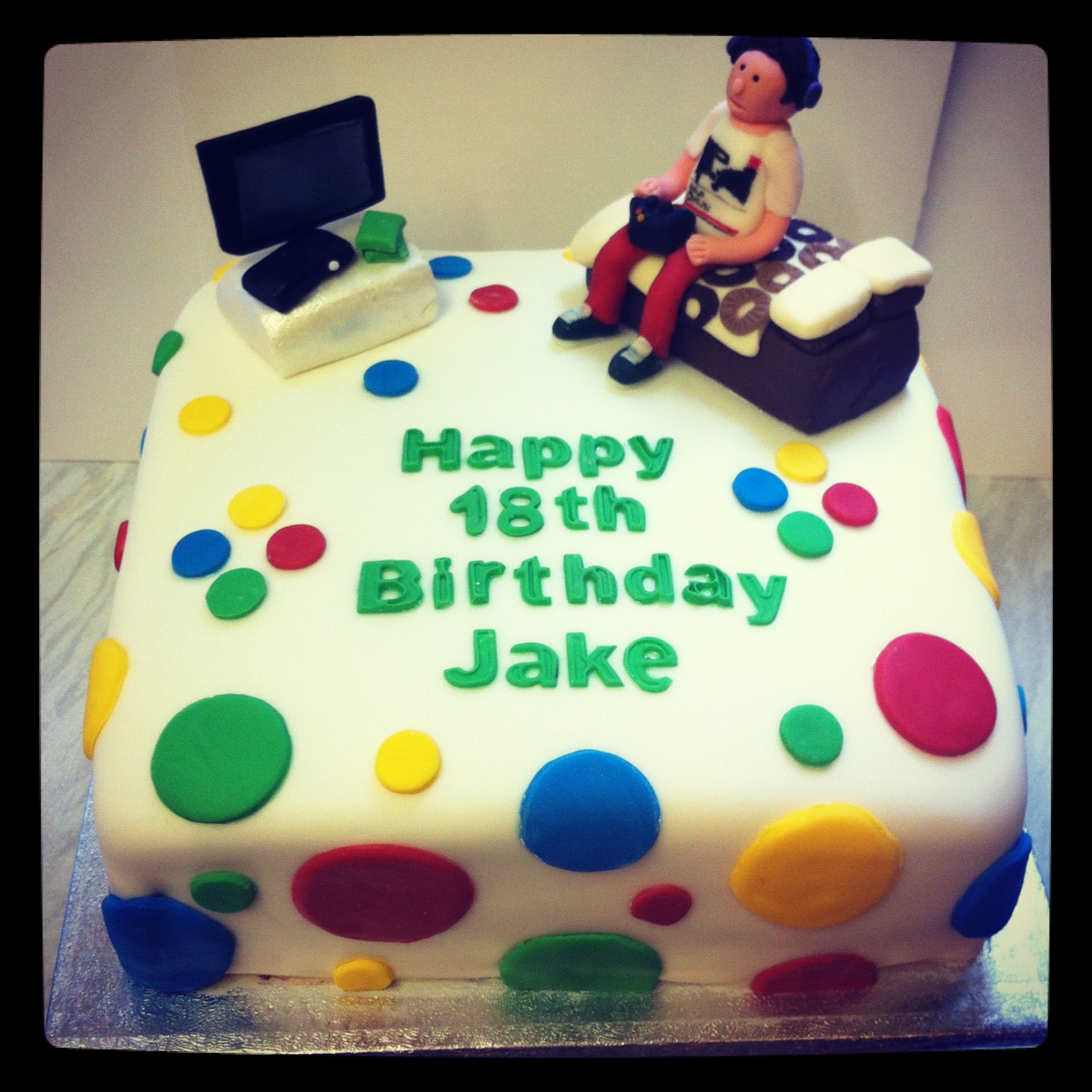 9 Laden 18th Birthday Cakes For Boys Photo - Boys 18th Birthday Cake ...