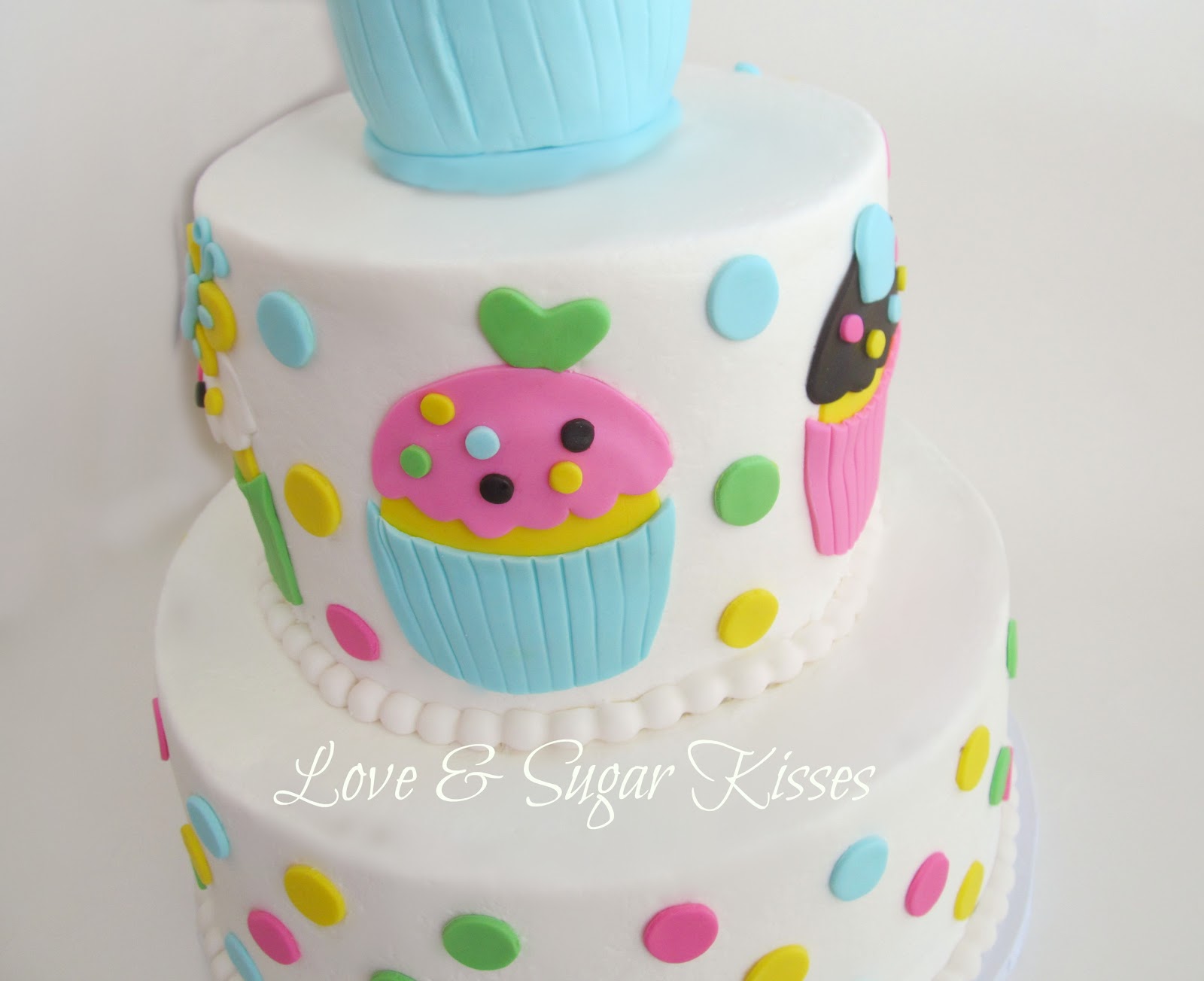 10 cupcake themed birthday cakes for 10 photo cupcake themed