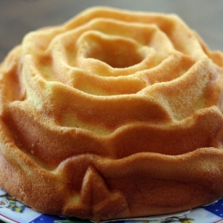 Rose Shaped Bundt Cake Decorating