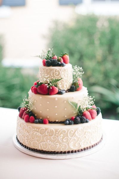 9 Classy Cakes Decorated With Fresh Fruit Photo Wedding Cakes