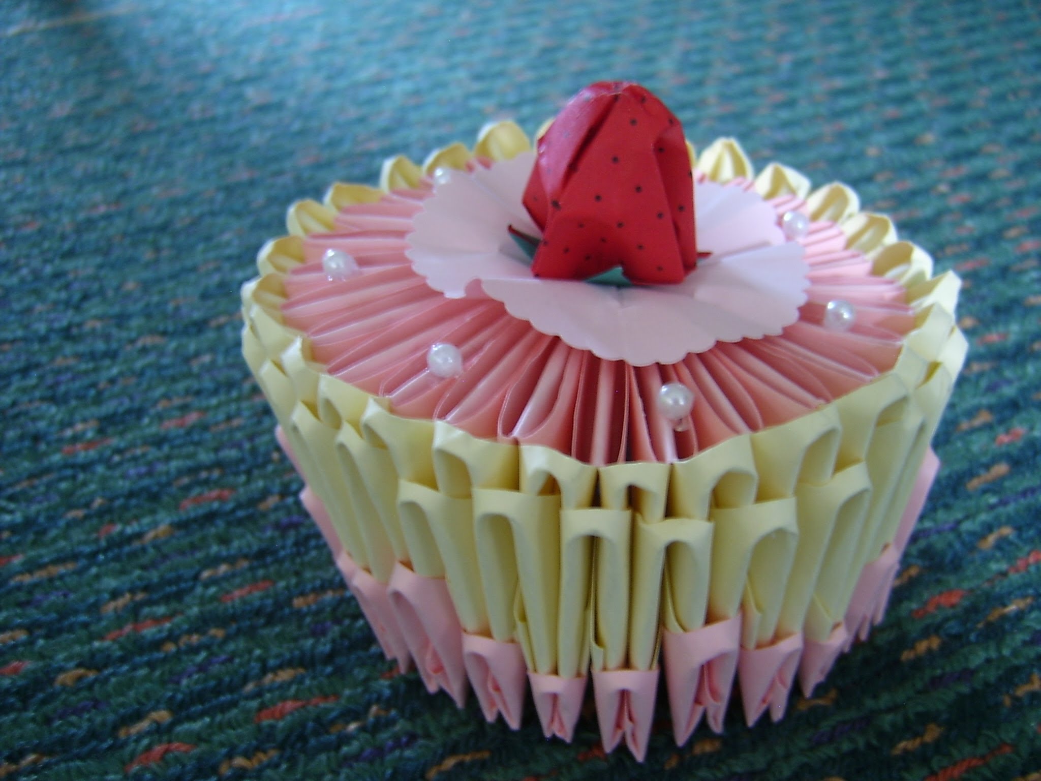 3D Origami Birthday Cake 3D Origami Birthday Cake