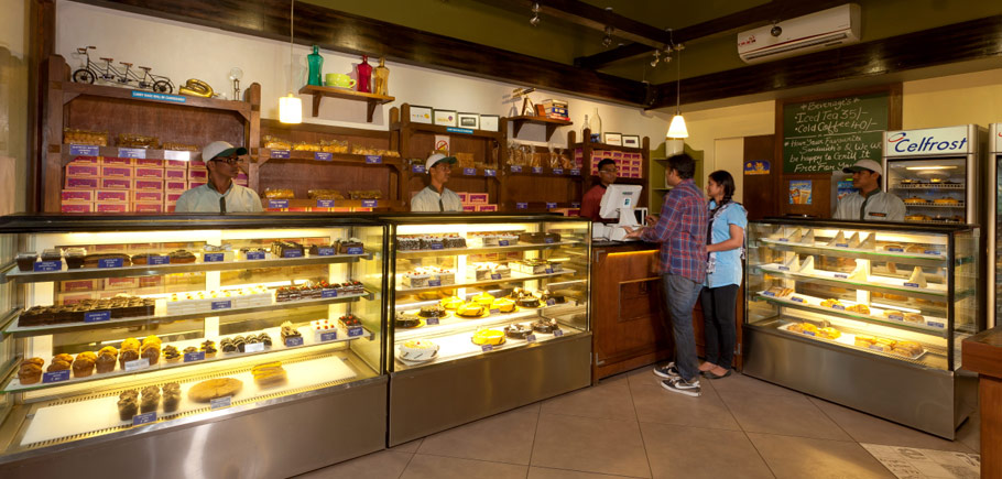 7 Best Online Cakes Photo 3 Tier Birthday Cake Cake Shop Interior
