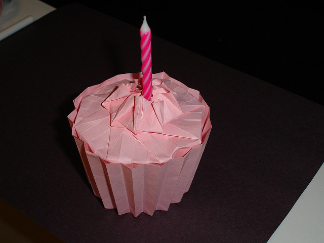 How to Make a 3D Origami Cupcake How to Make a 3D Origami Cupcake