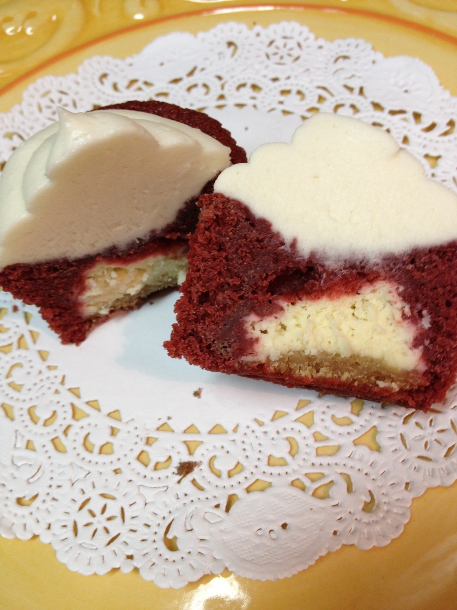 Red Velvet Cheesecake Cupcakes with Frosting Red Velvet Cheesecake Cupcakes with Frosting