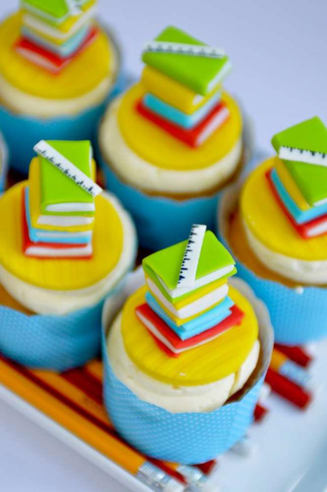 School Book Graduation Cupcakes School Book Graduation Cupcakes