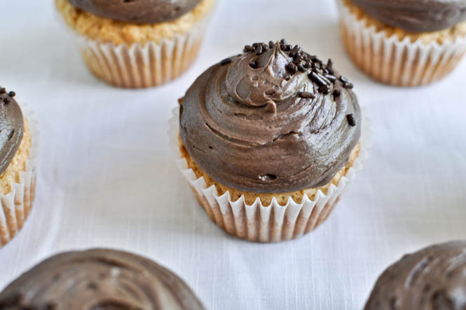 Chocolate Cupcakes with Peanut Butter Frosting Chocolate Cupcakes with Peanut Butter Frosting
