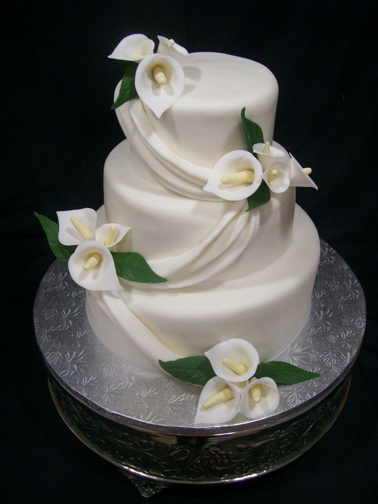 12 Liries Cakes With Flowers Photo Wedding Cake With Calla