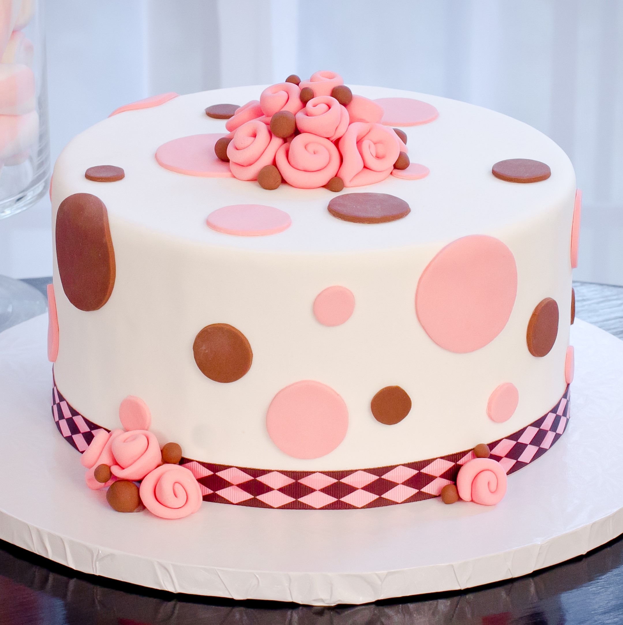 Easy Fondant Cake Decorating