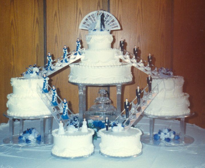 wedding cakes with staircase