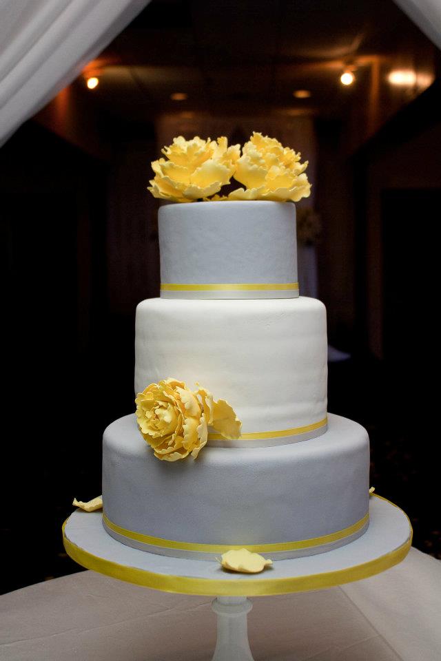 8 Yellow Black And Silver Wedding Cakes Photo , Elegant