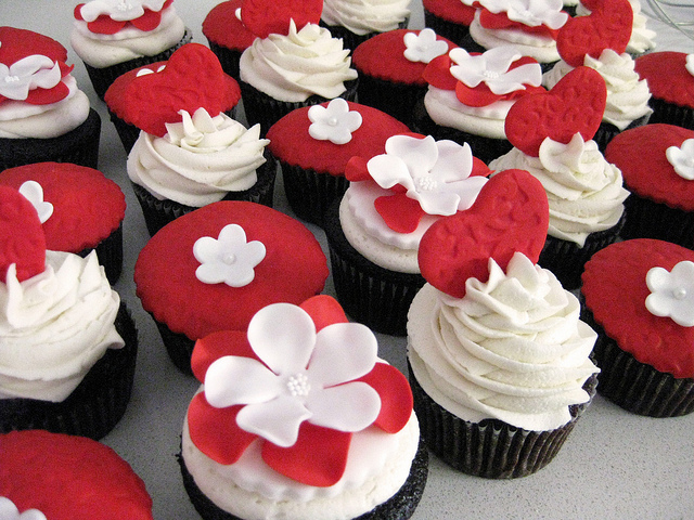 Red White and Black Wedding Cupcake Red White and Black Wedding Cupcake