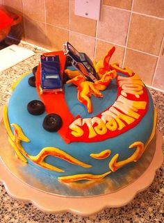 Round Hot Wheels Cake