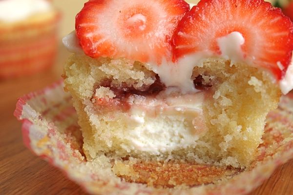 10 Photos of Strawberry Cupcakes With Cream Cheese Filling 10 Photos of Strawberry Cupcakes With Cream Cheese Filling