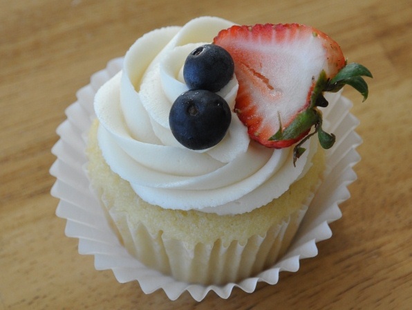 Vanilla Cupcakes with Cream Cheese Frosting Vanilla Cupcakes with Cream Cheese Frosting