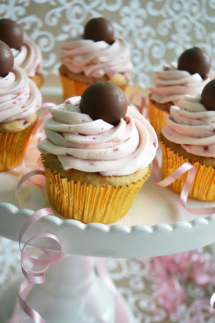 10th Year Anniversary Cupcake 10th Year Anniversary Cupcake