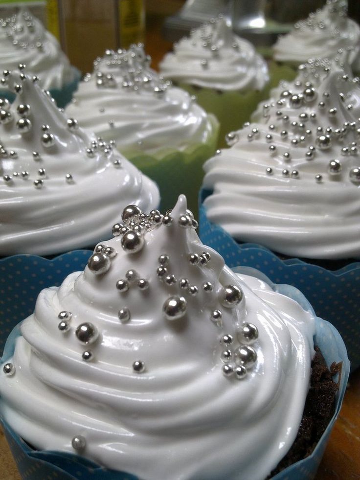 Cupcakes with Pearls Silver Cupcakes with Pearls Silver
