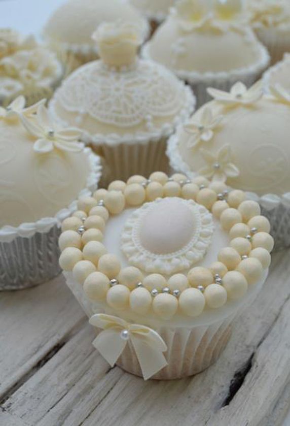 Wedding Cupcakes with Pearls Wedding Cupcakes with Pearls